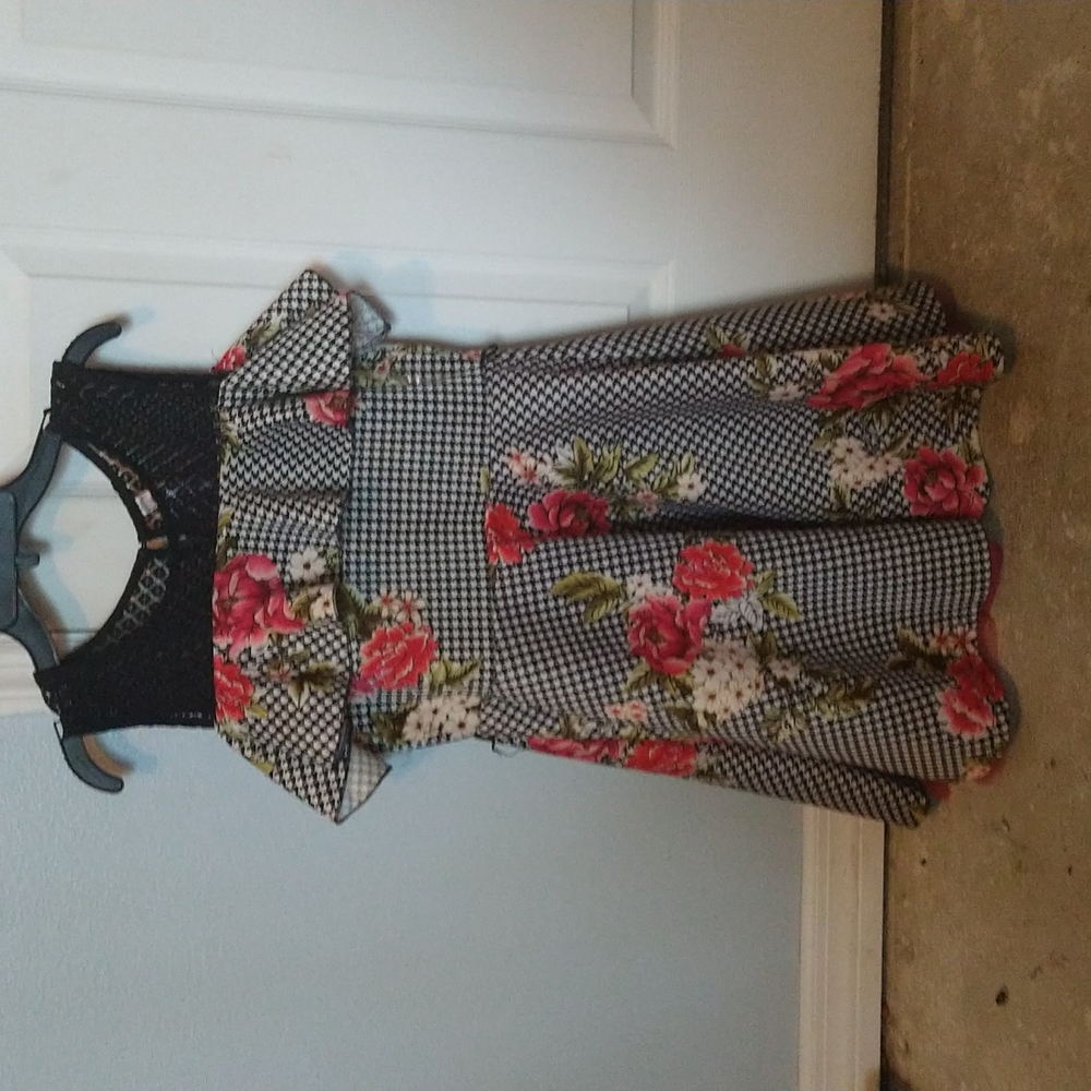Gingham print dress with flowers
